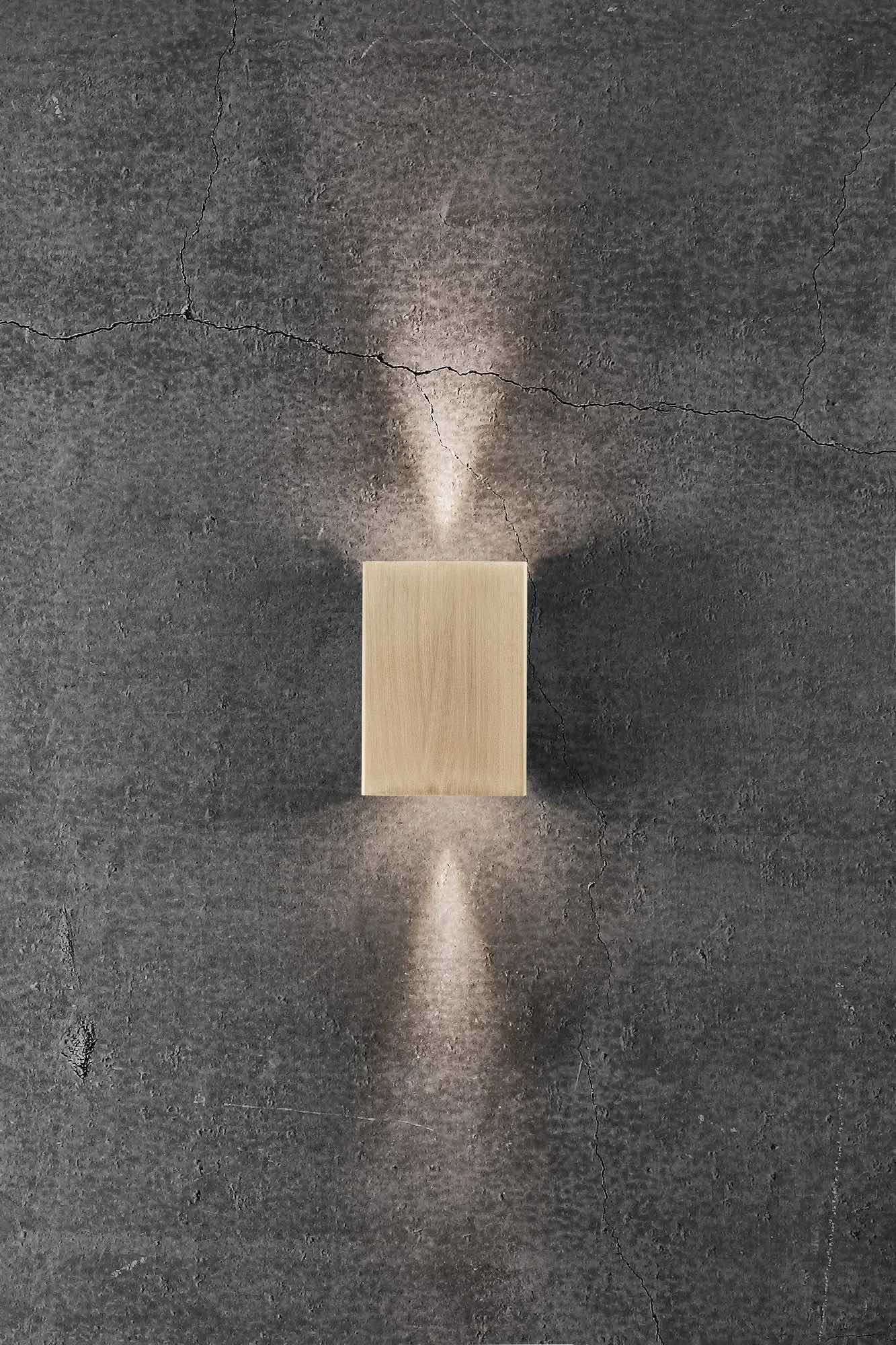 Fole Wall Light